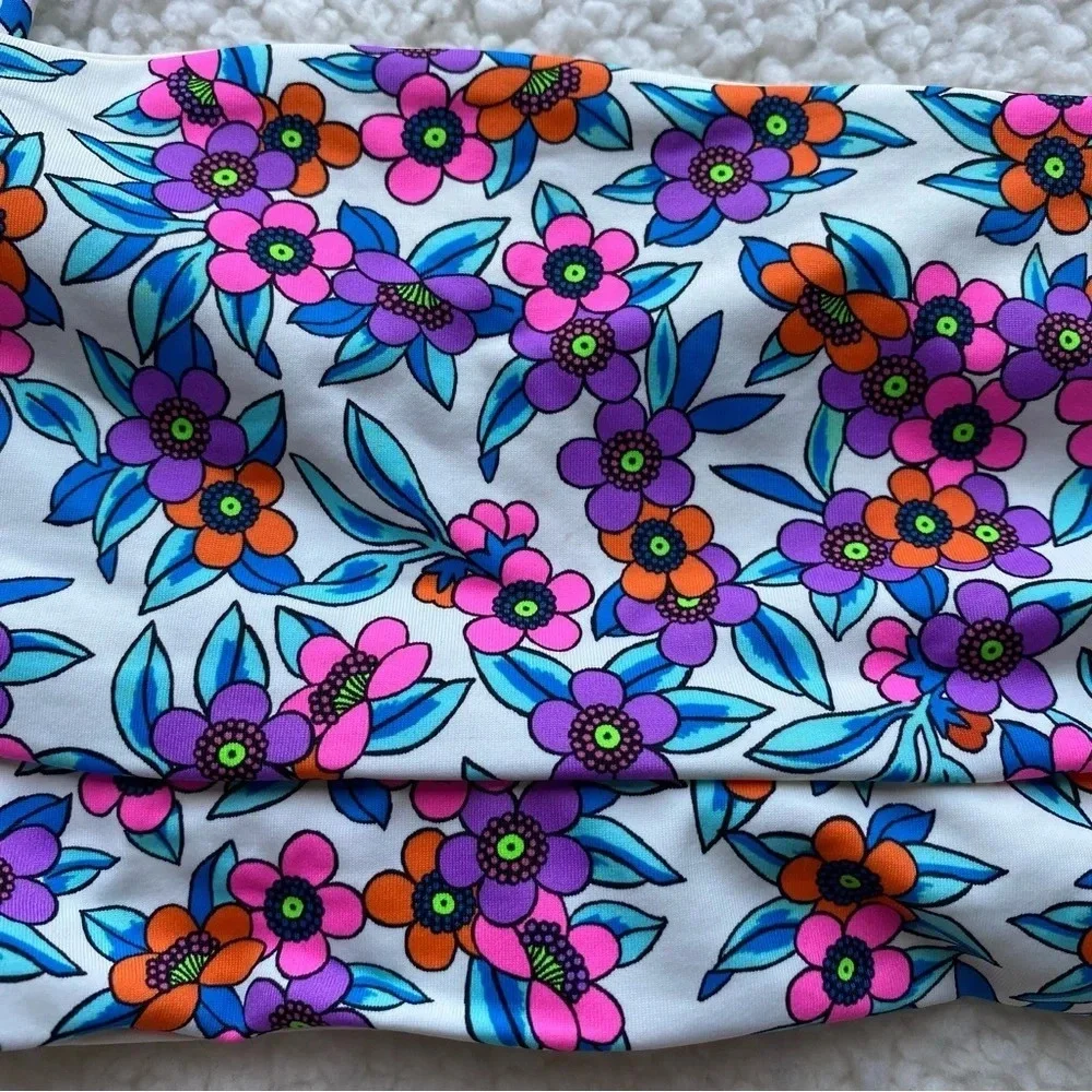 NWOT Frankie’s Bikinis London Bikini top flower farm 14249